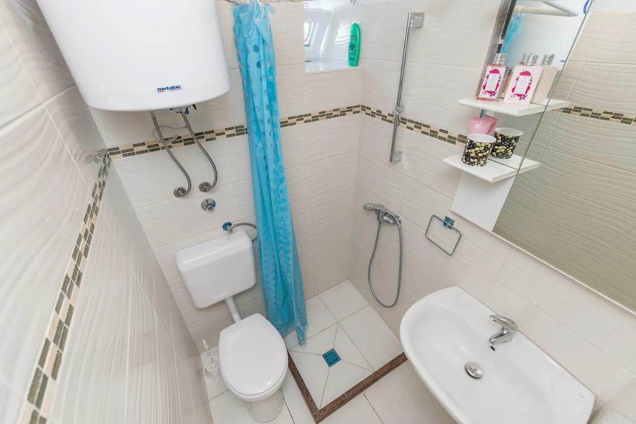 Valentino Apartment Turanj 0*,